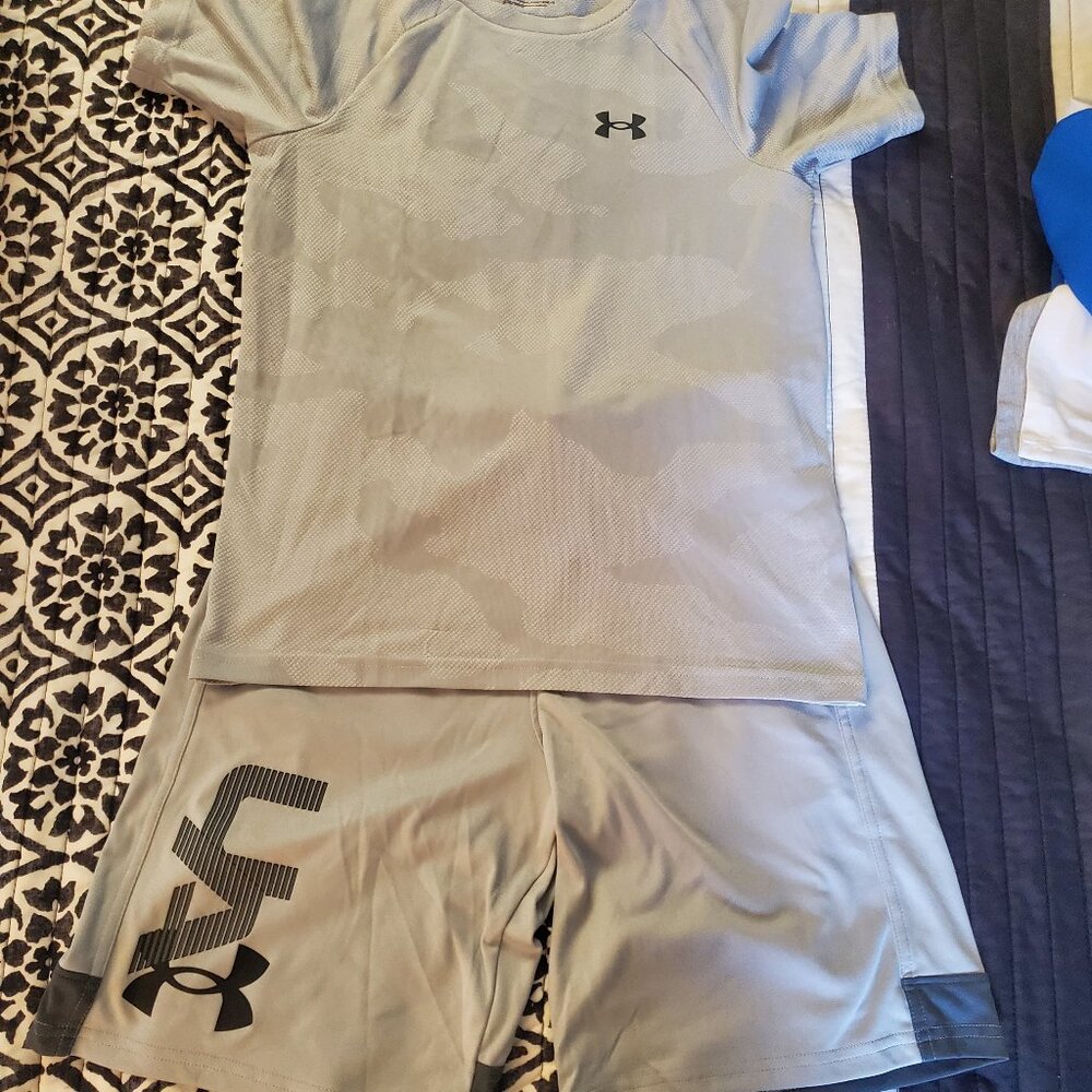 Under Armour Short and T-shirt set big boys size M